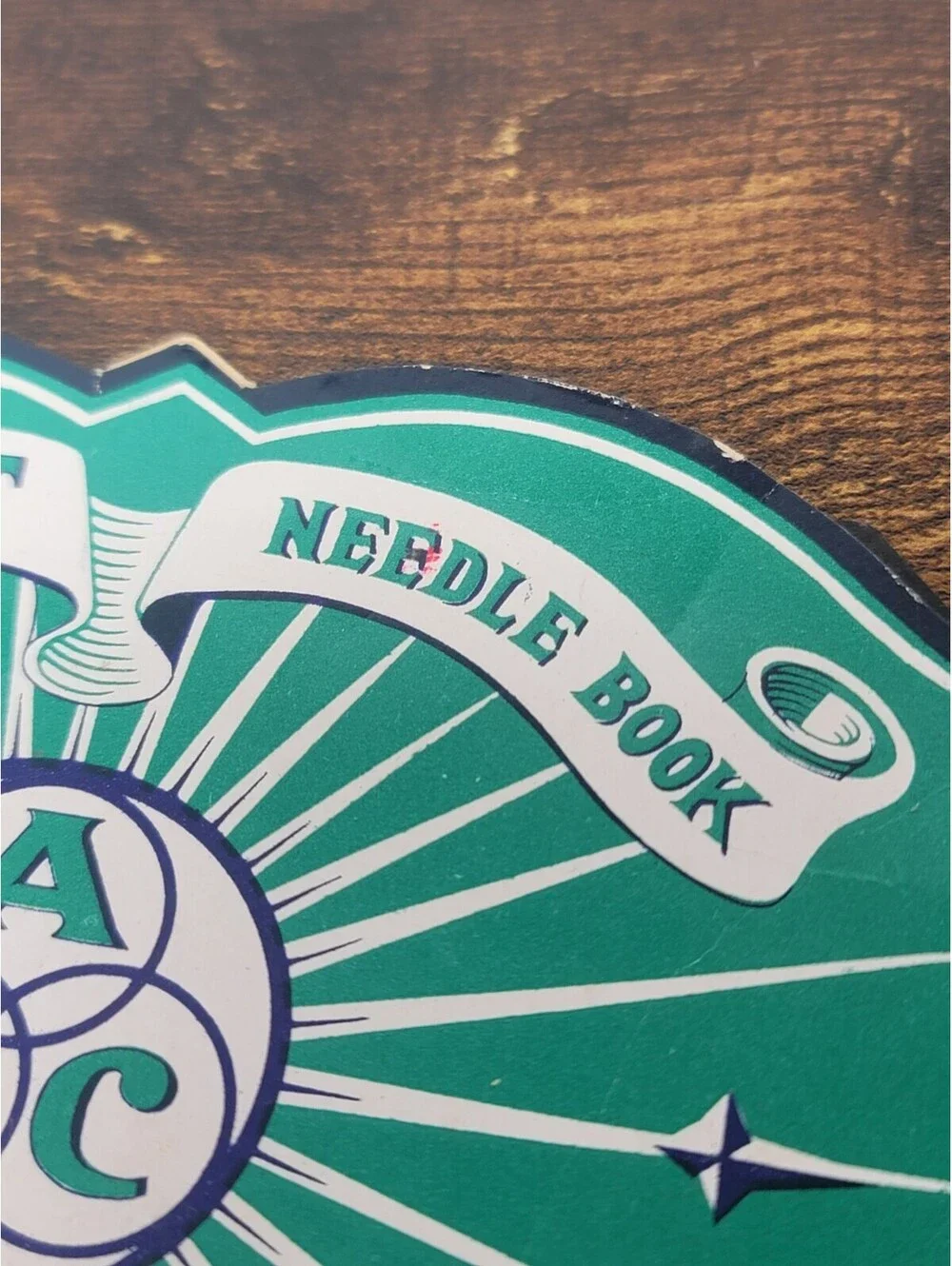 Vintage Finepoint Needle Book Green- with original needles Made In Japan ATC
